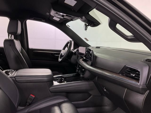 Used 2025 Chevrolet Suburban LT image 33