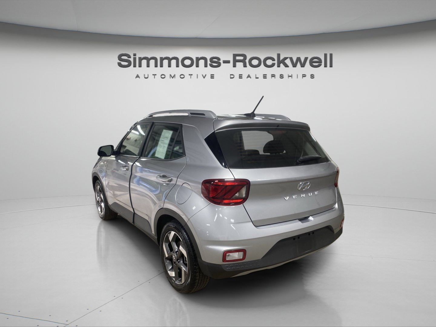 Used 2025 Hyundai Venue SEL FWD image 3