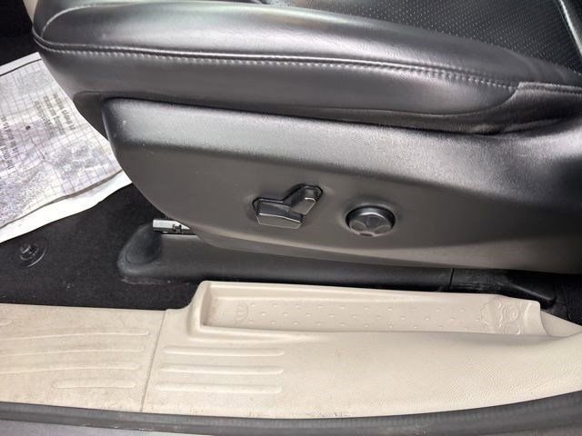 Used 2023 Chrysler Pacifica Touring-L image 12