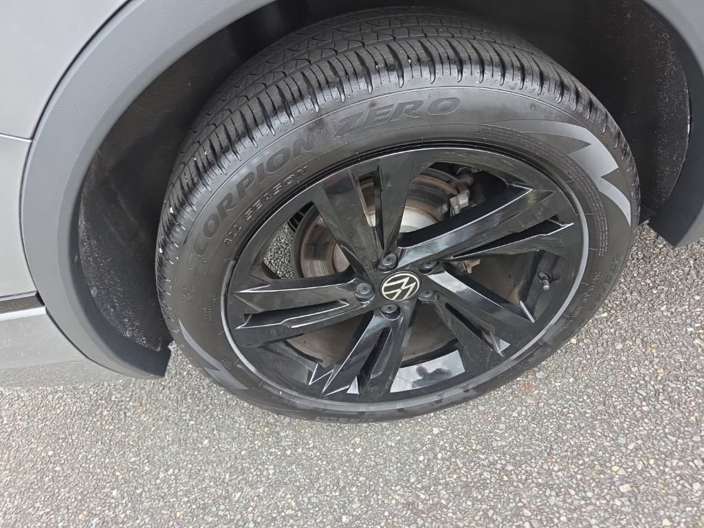 Certified 2024 Volkswagen Tiguan SE R-Line FWD image 20