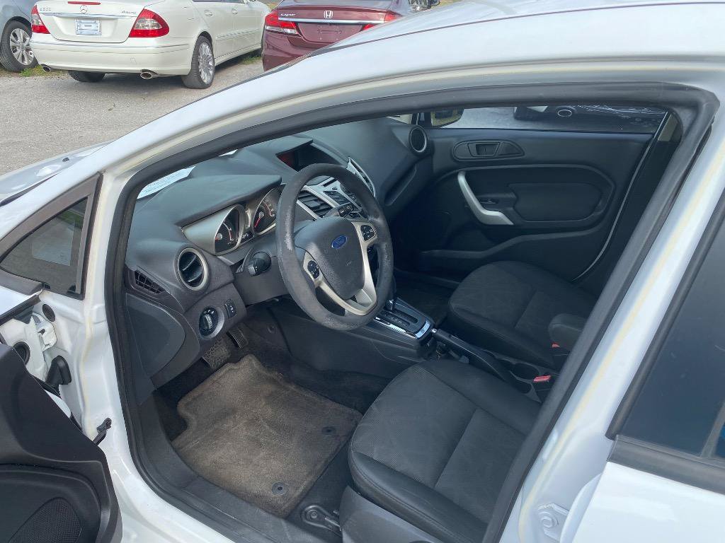 Used 2013 Ford Fiesta SE FWD image 14