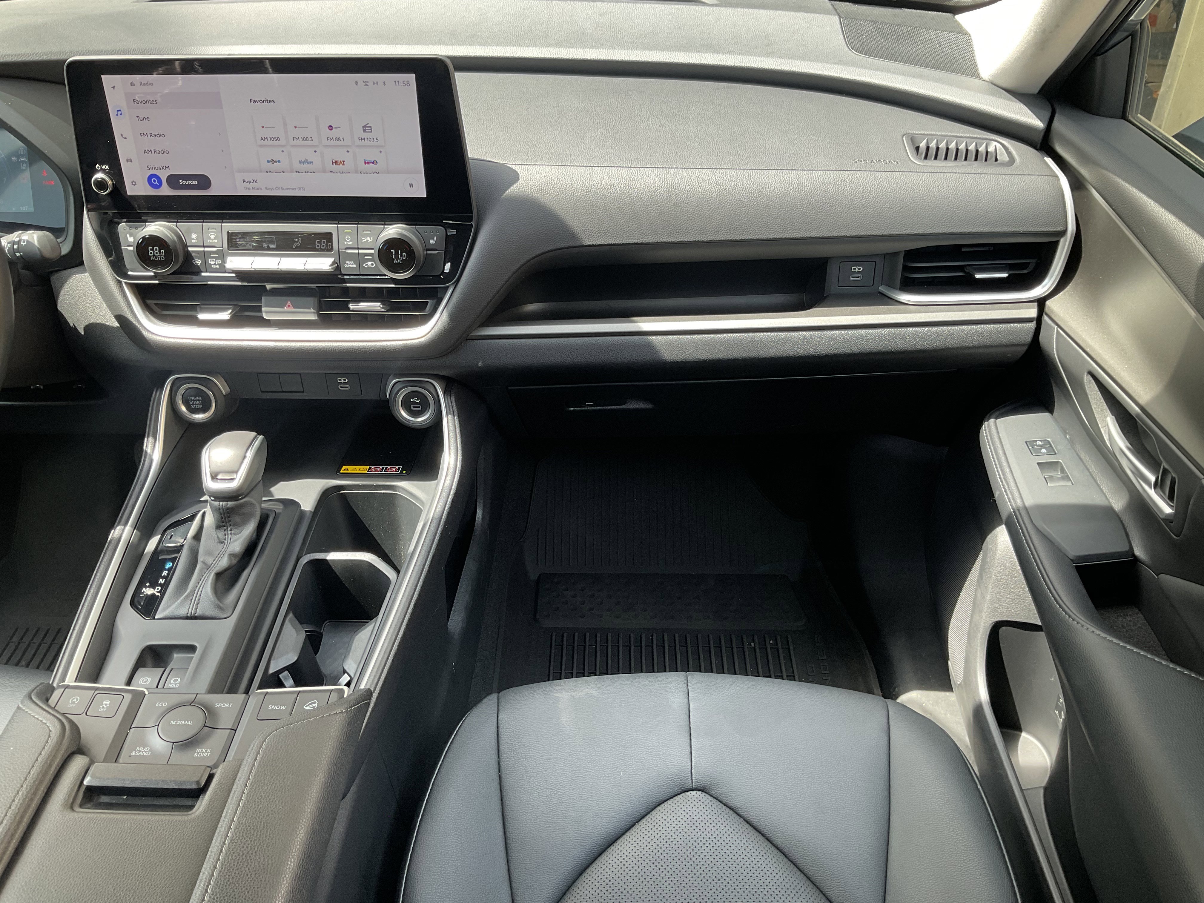 Used 2024 Toyota Grand Highlander XLE image 25