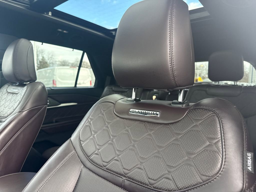 Used 2025 Ford Explorer Platinum w/ Ultimate Package AWD/4WD image 31