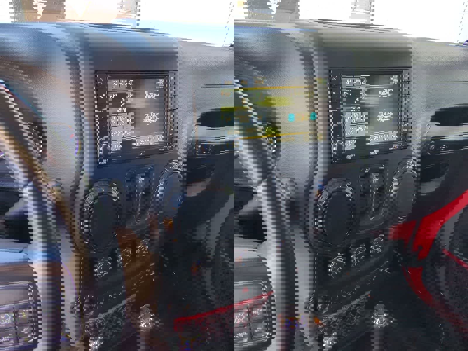 Certified 2017 Jeep Wrangler Unlimited Rubicon image 27