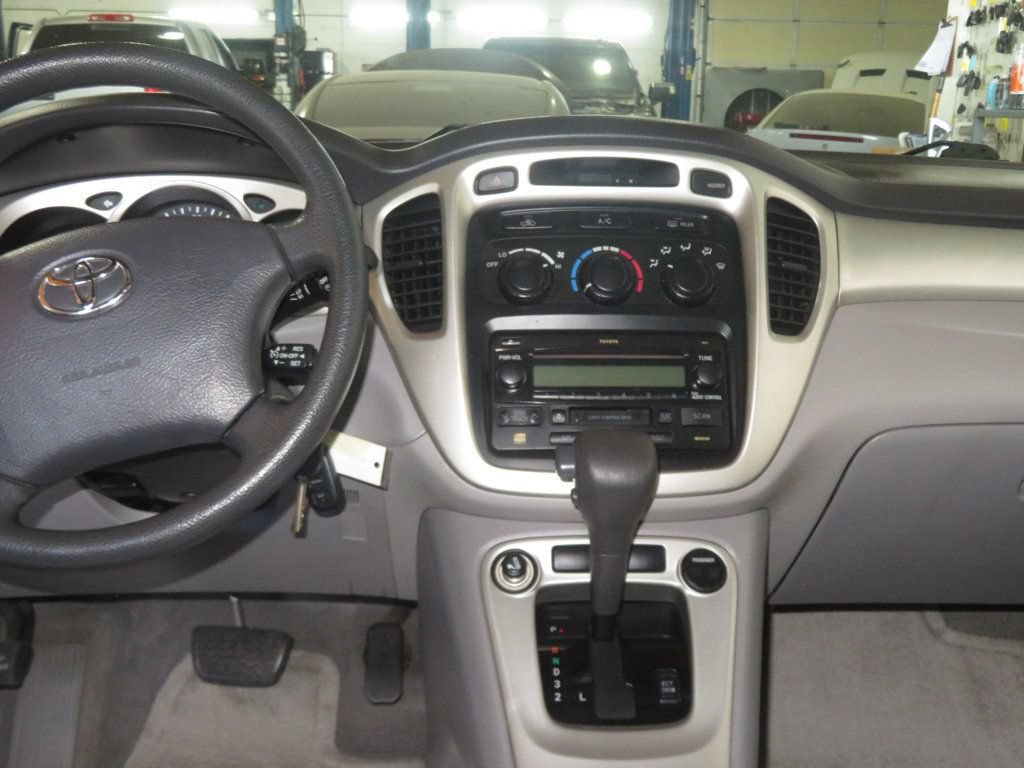 Used 2004 Toyota Highlander 4WD V6 image 34