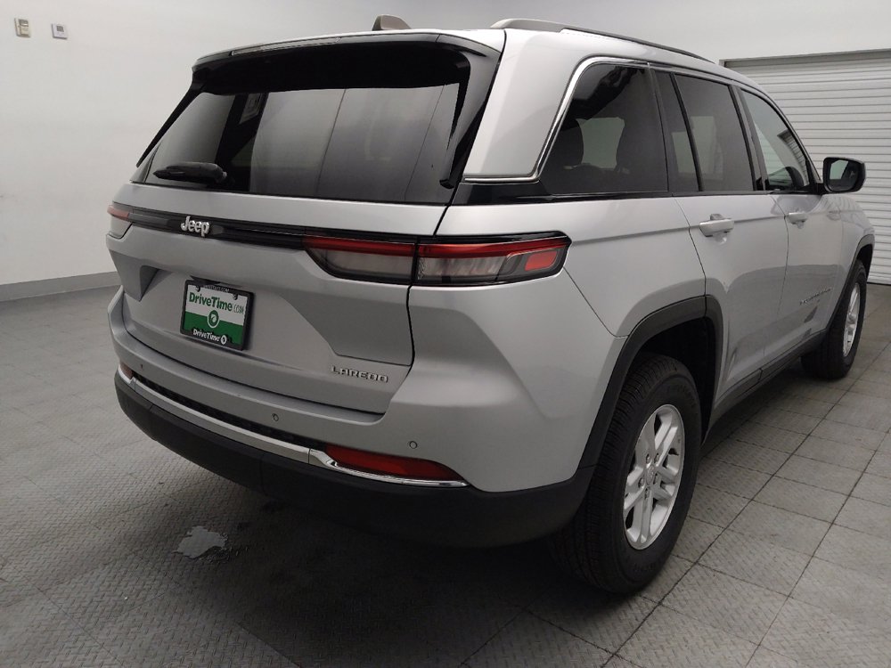 Used 2024 Jeep Grand Cherokee Laredo RWD image 9