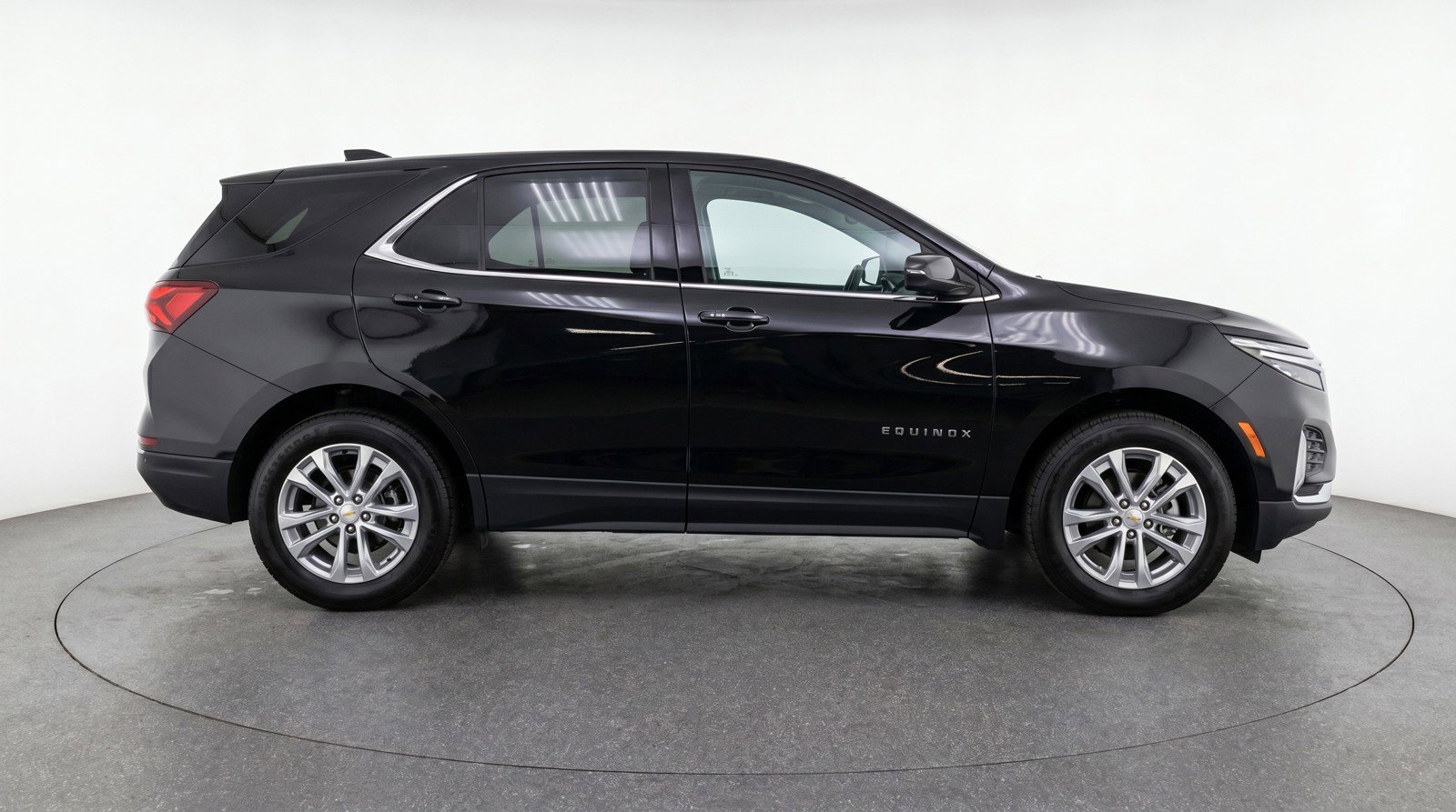 Used 2025 Chevrolet Equinox LT FWD image 11