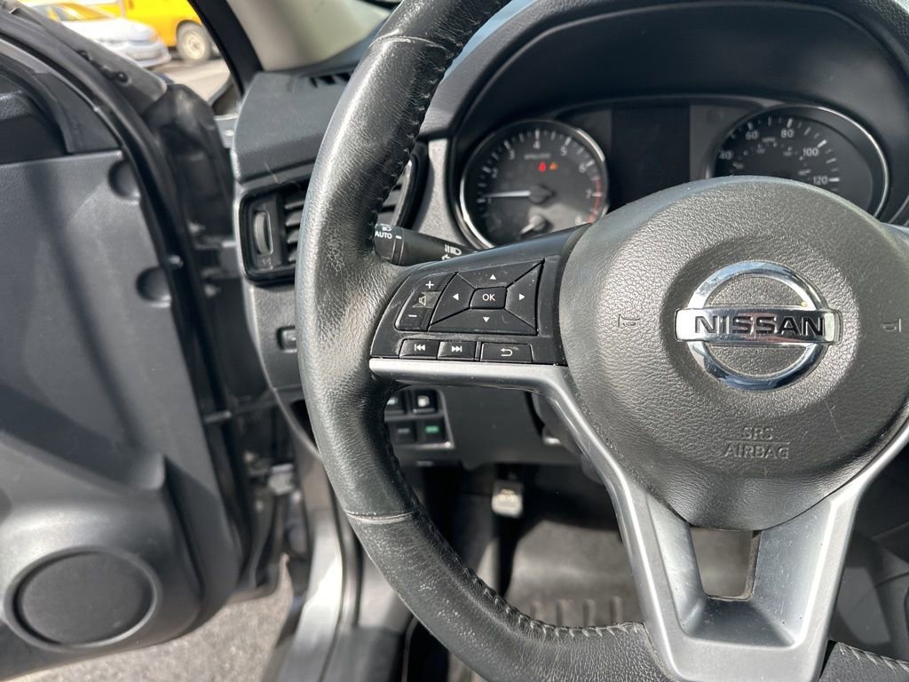 Used 2018 Nissan Rogue SV image 13