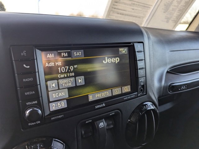 Used 2016 Jeep Wrangler Sahara image 14