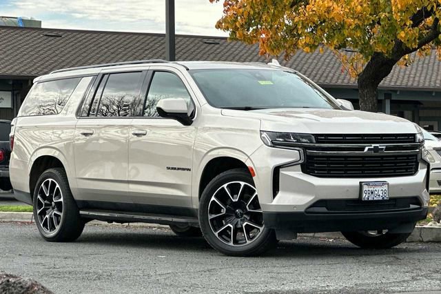 Used 2022 Chevrolet Suburban RST image 2