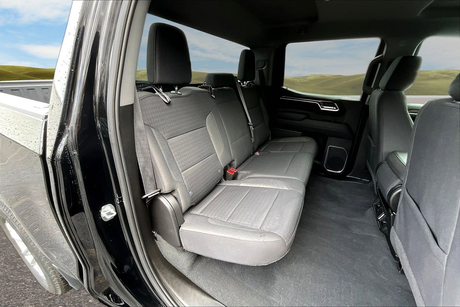 Used 2023 Chevrolet Silverado 1500 LT AWD/4WD image 17
