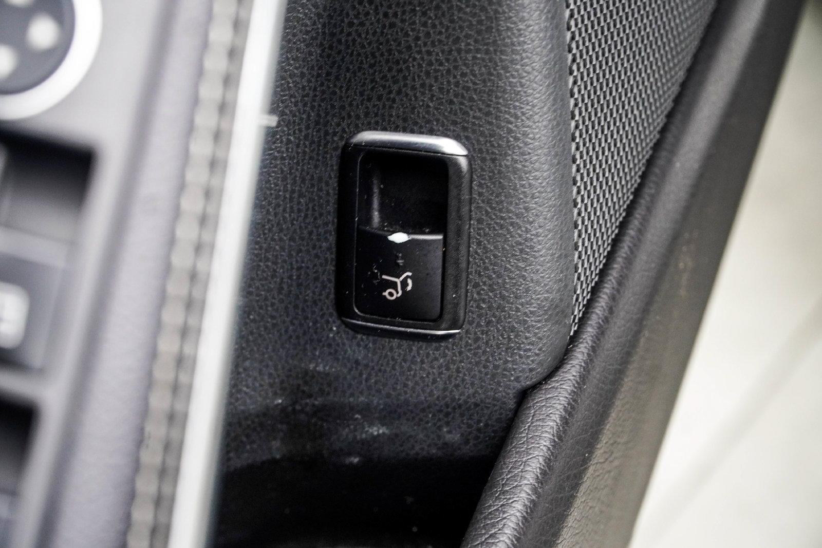 Used 2018 Mercedes-Benz GLA 250 4MATIC image 34