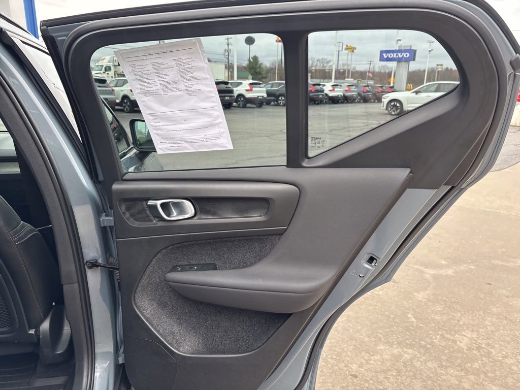 Certified 2023 Volvo XC40 B5 Plus w/ Driver Assist Package AWD/4WD image 43