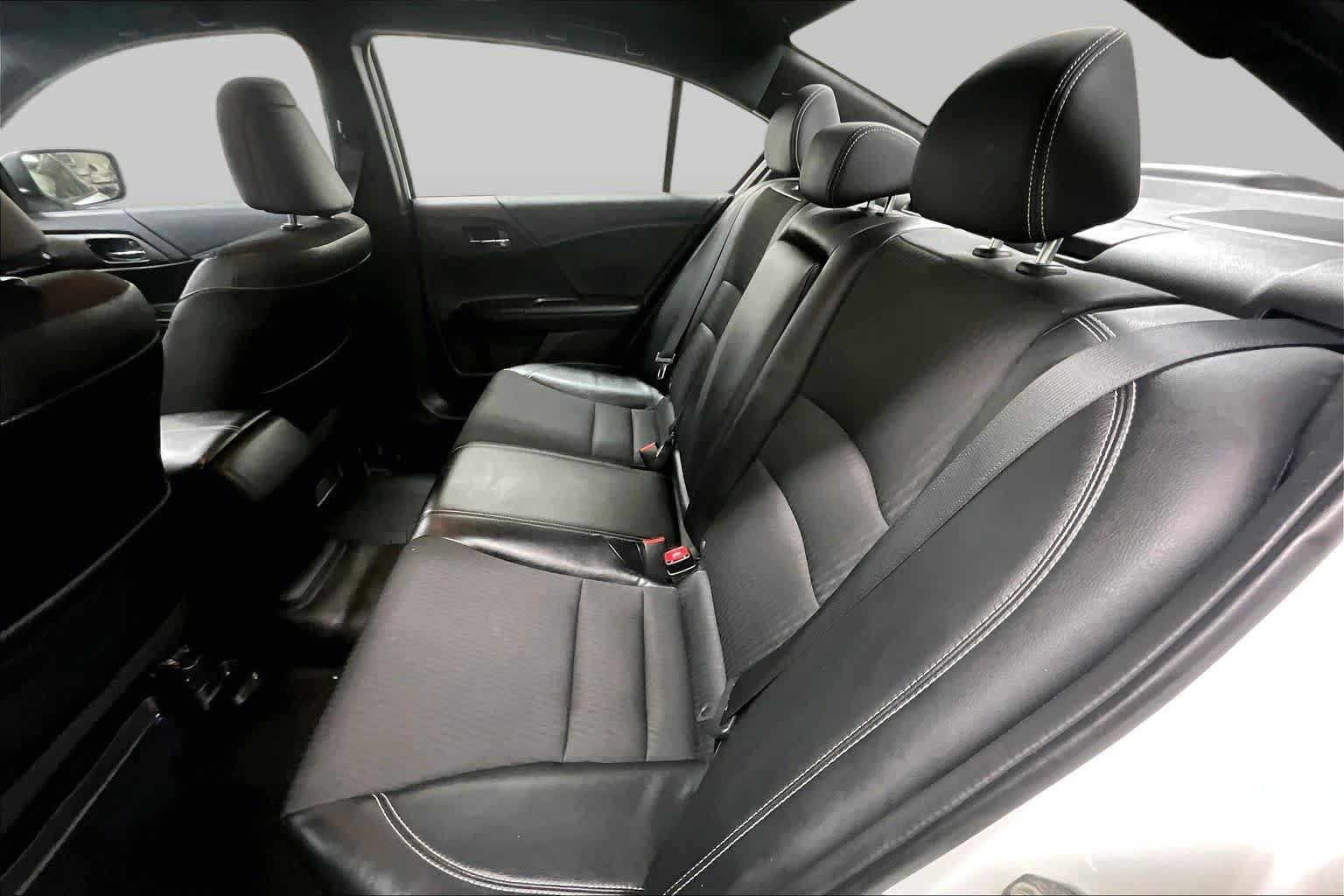 Used 2017 Honda Accord Sport image 19