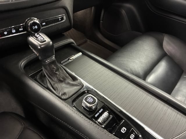 Used 2020 Volvo XC90 T5 Momentum w/ Protection Package Premier FWD image 24