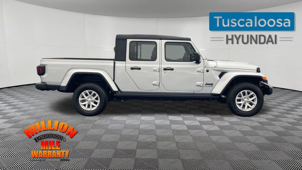 Used 2023 Jeep Gladiator Sport image 10