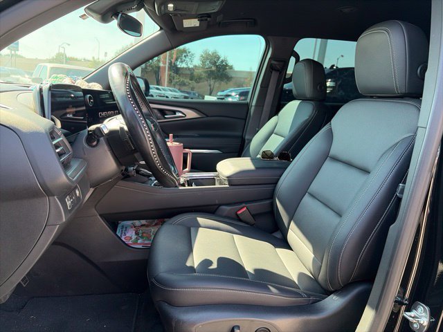 Used 2025 Chevrolet Traverse LT w/ Driver Confidence Package FWD image 11