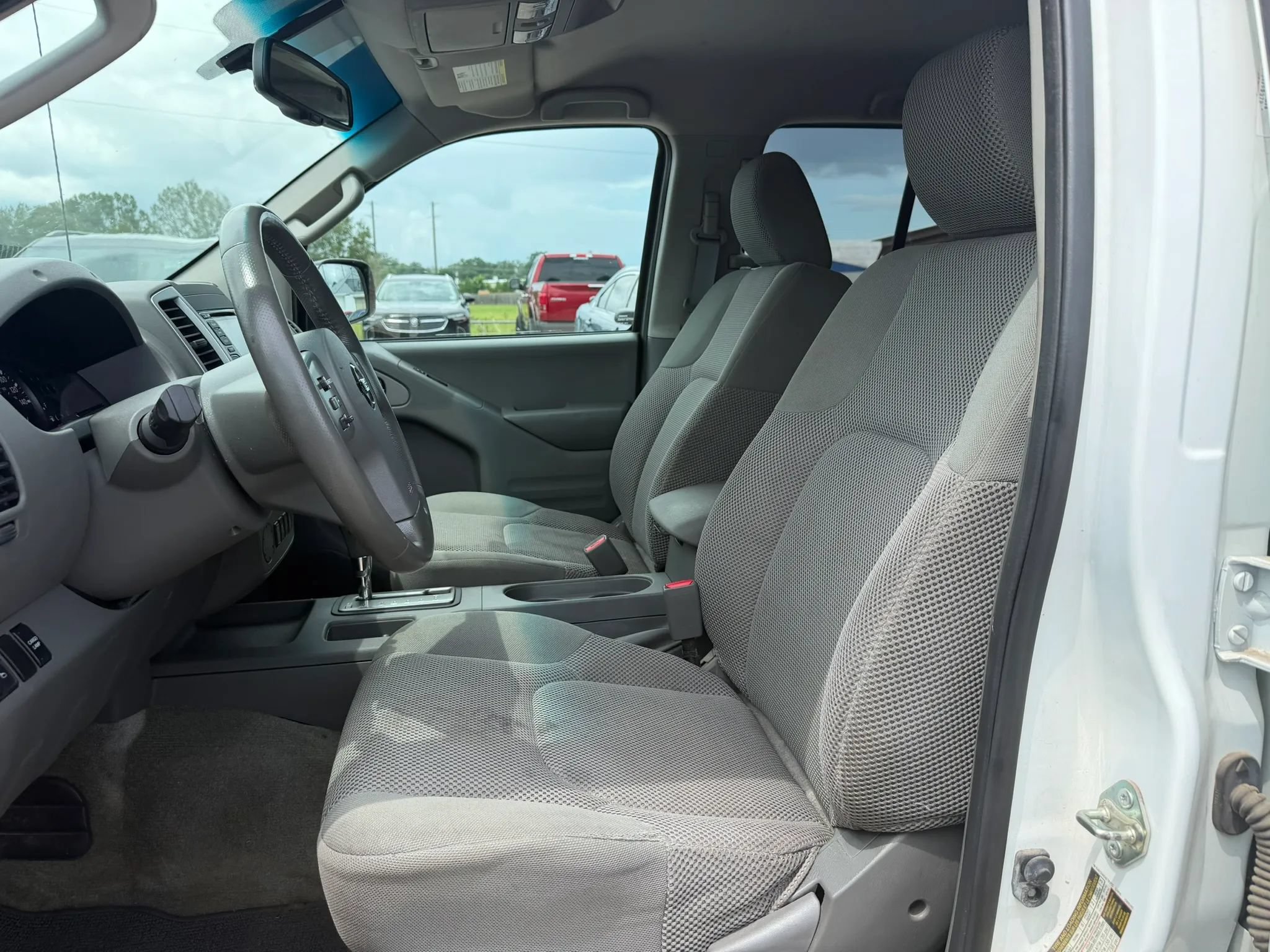 Used 2016 Nissan Frontier SV w/ SV Value Truck Package RWD image 10