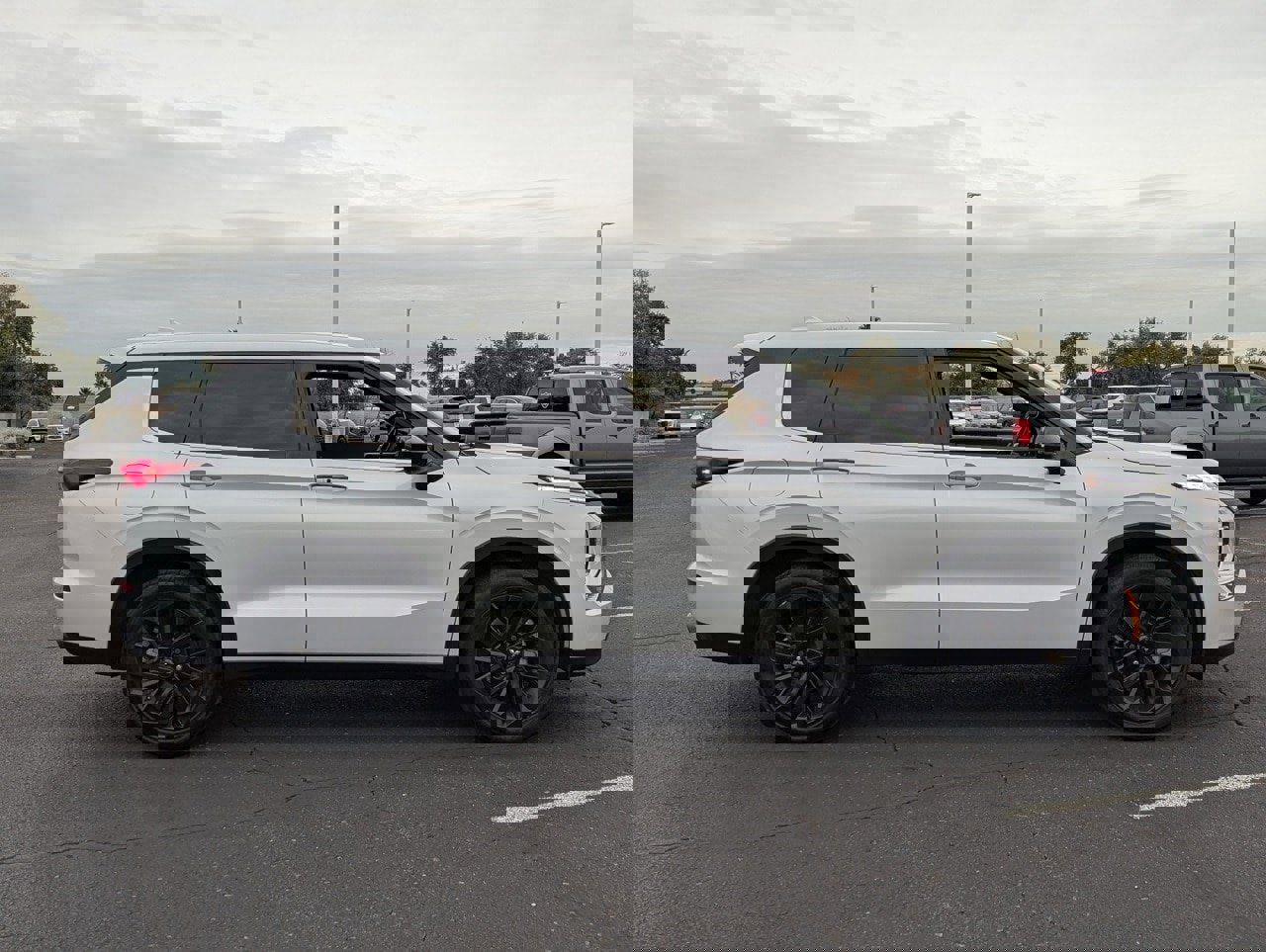 Used 2023 Mitsubishi Outlander SE Black Edition image 7