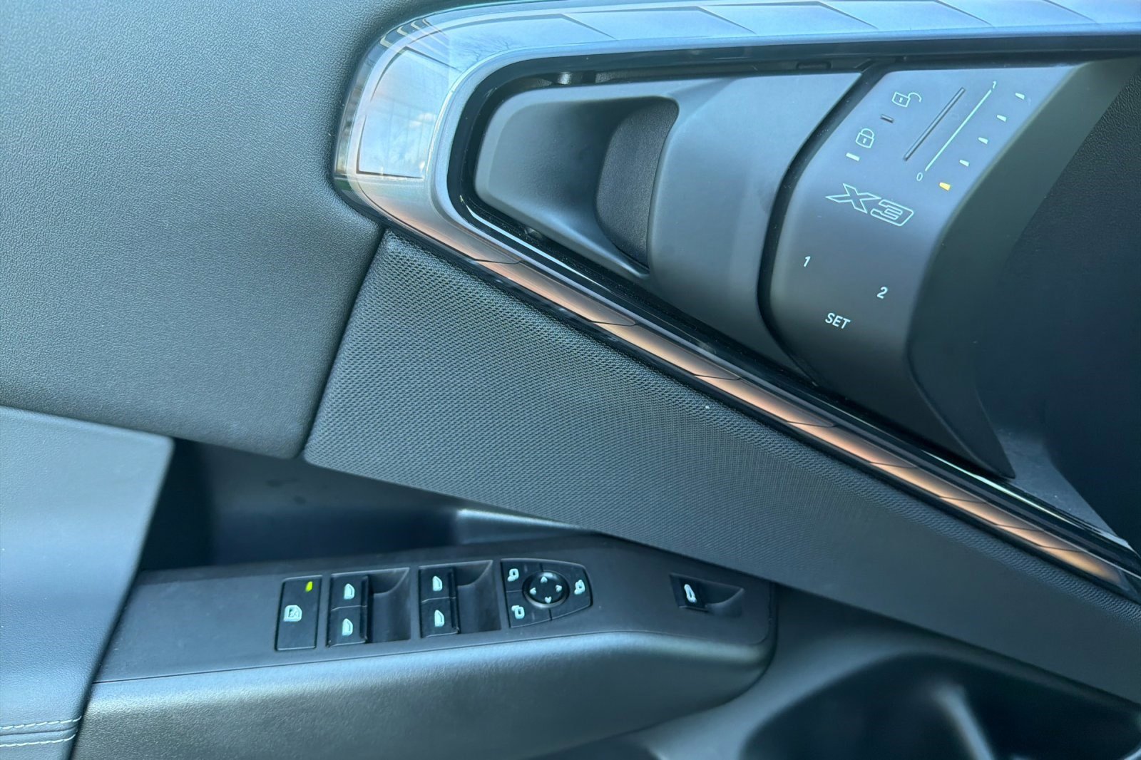 Used 2025 BMW X3 xDrive30i w/ Premium Package image 12