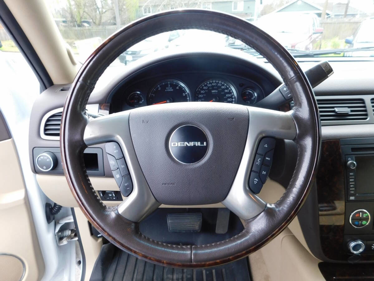 Used 2011 GMC Yukon XL Denali image 11