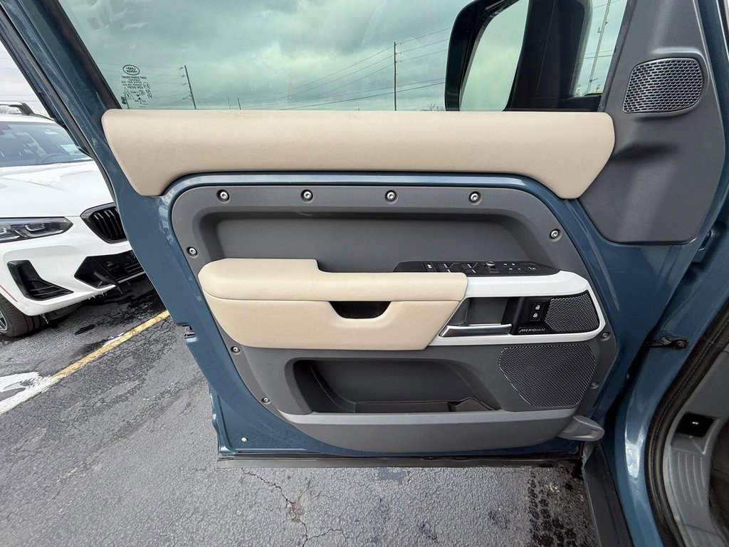 Used 2020 Land Rover Defender 110 HSE image 11