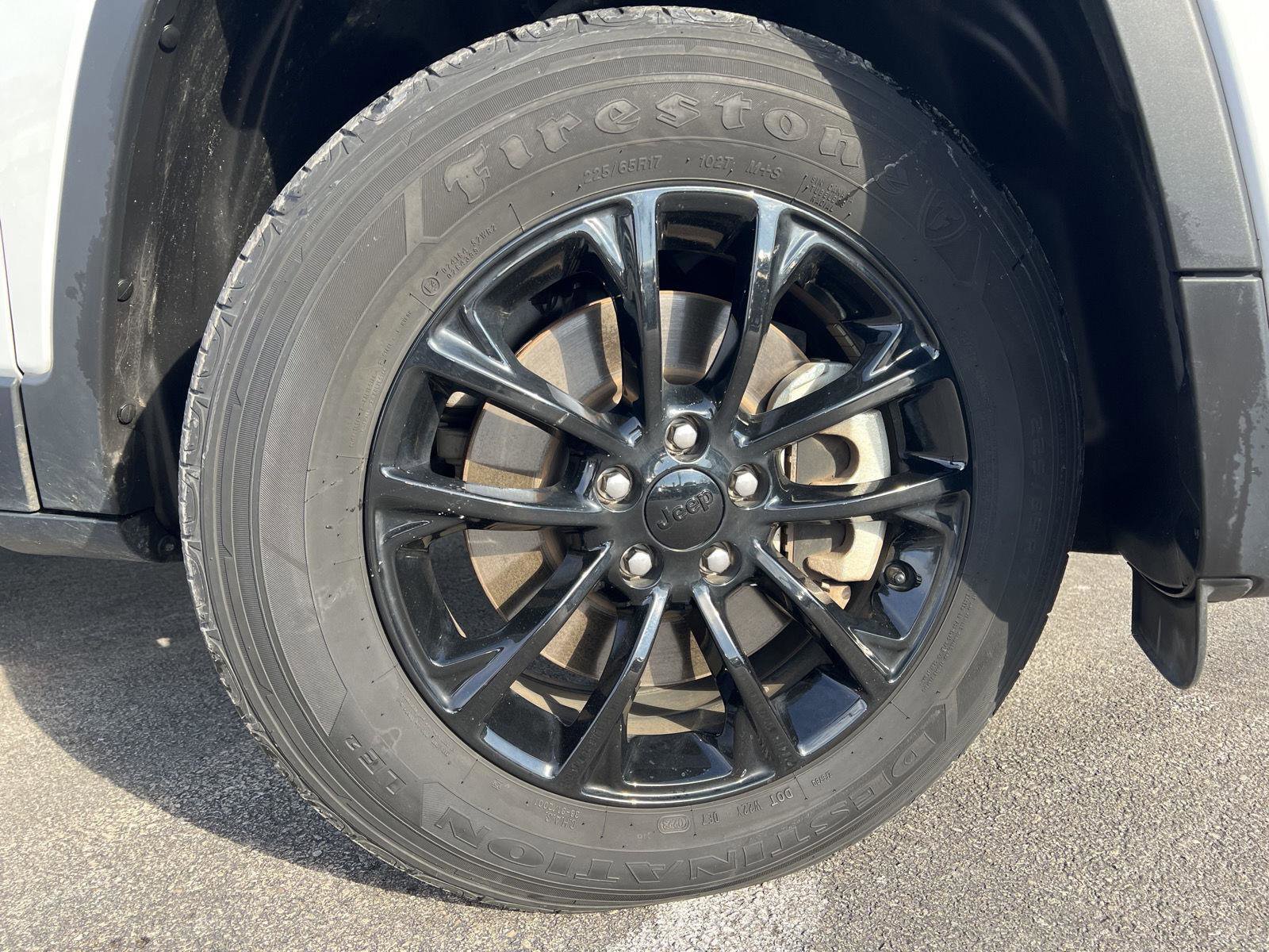 Used 2023 Jeep Cherokee Altitude Lux image 2