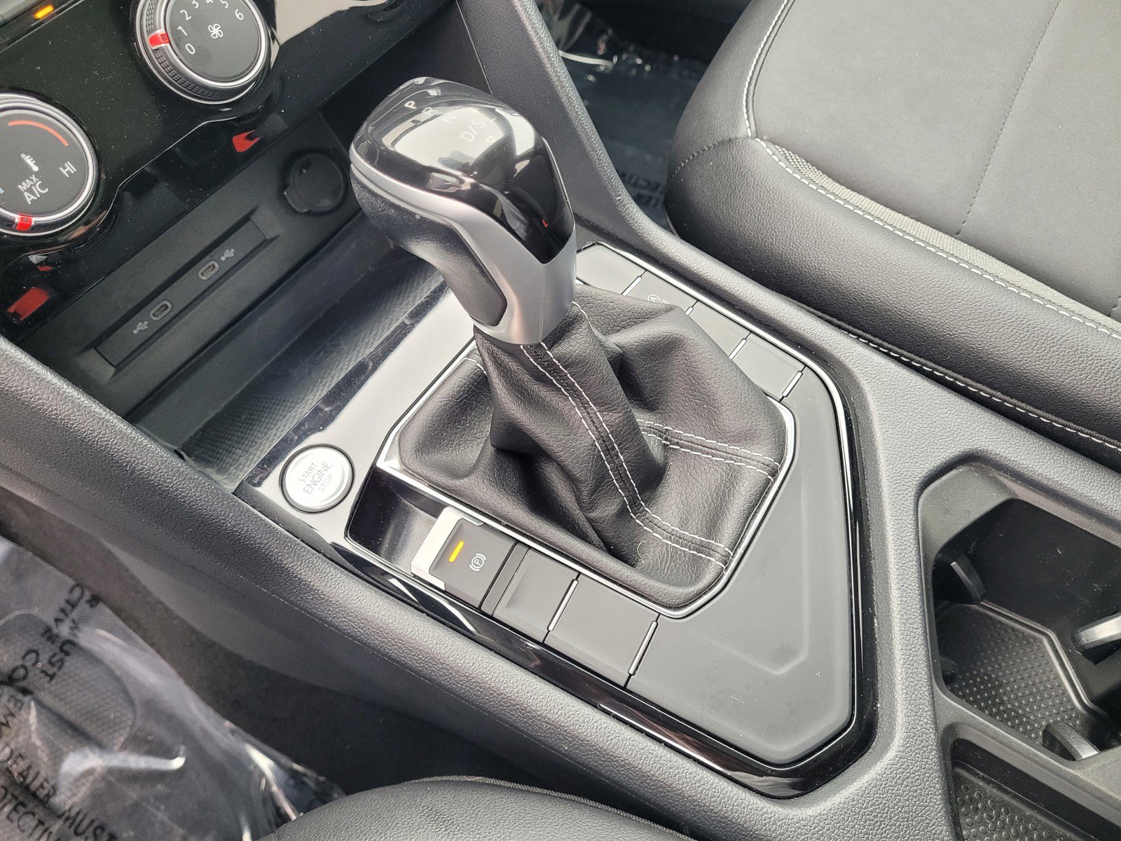 Used 2023 Volkswagen Taos SE image 23