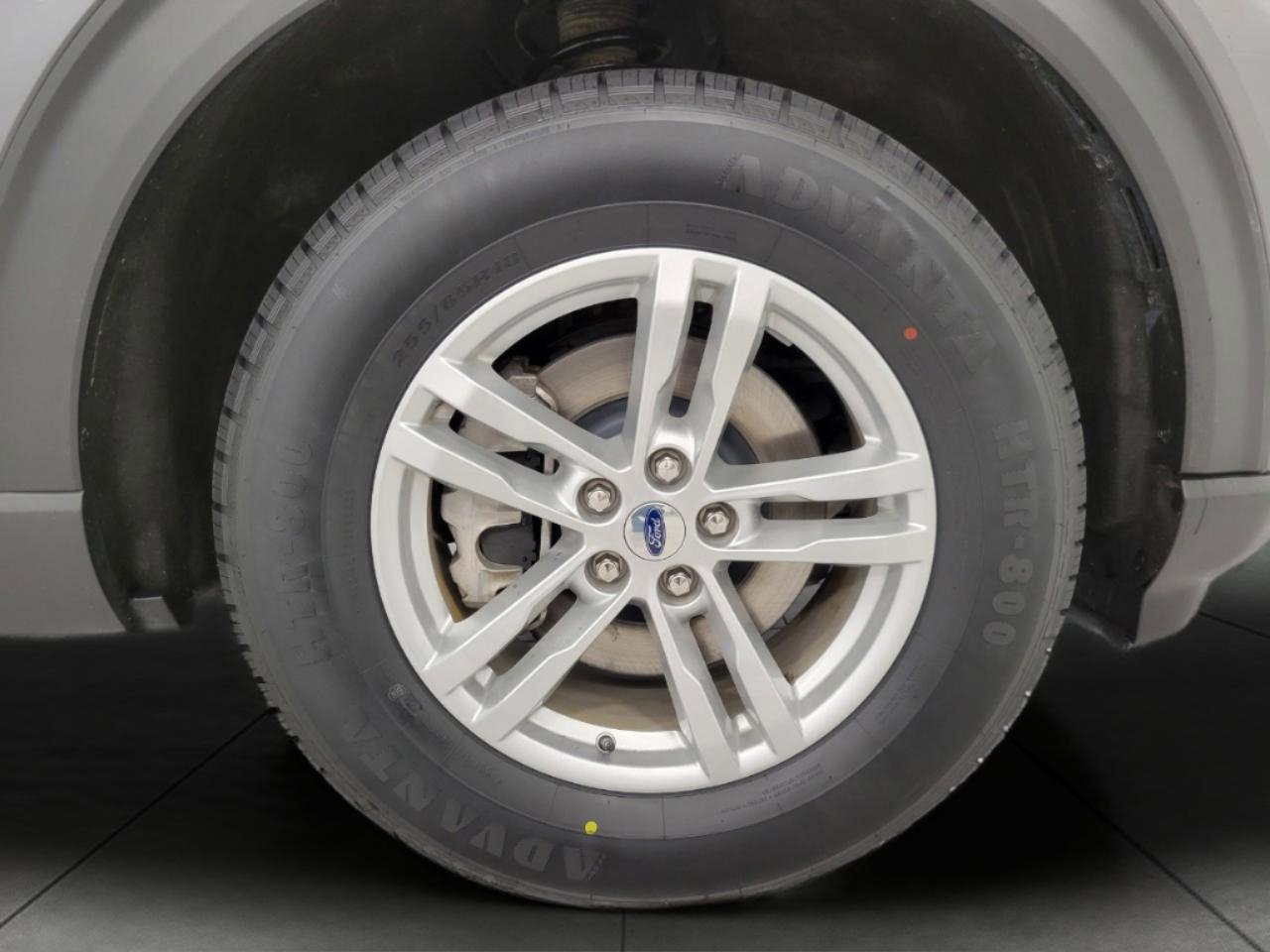 Used 2022 Ford Explorer XLT image 3