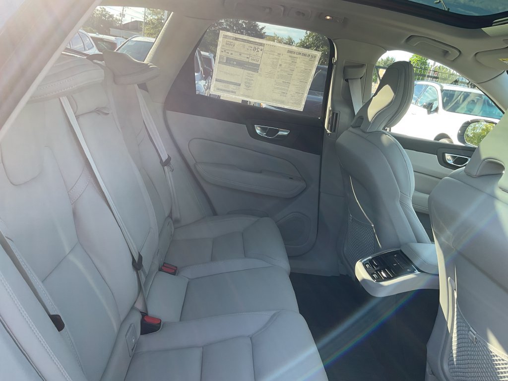 New 2027 Volvo XC60 B5 Ultra AWD/4WD image 16