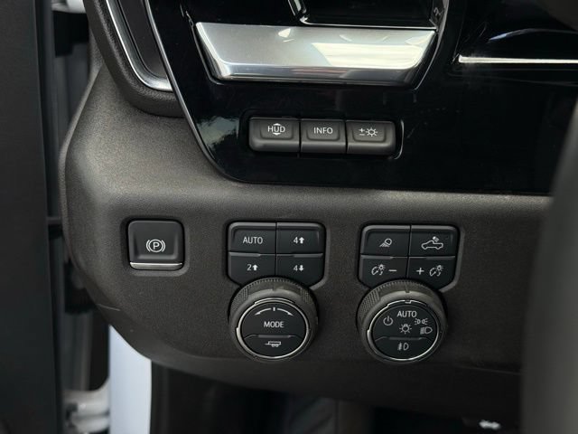 Used 2025 Chevrolet Silverado 2500 High Country w/ Technology Package AWD/4WD image 23