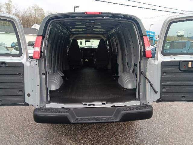 New 2026 GMC Savana 2500 Extended w/ Driver Convenience Package RWD image 17
