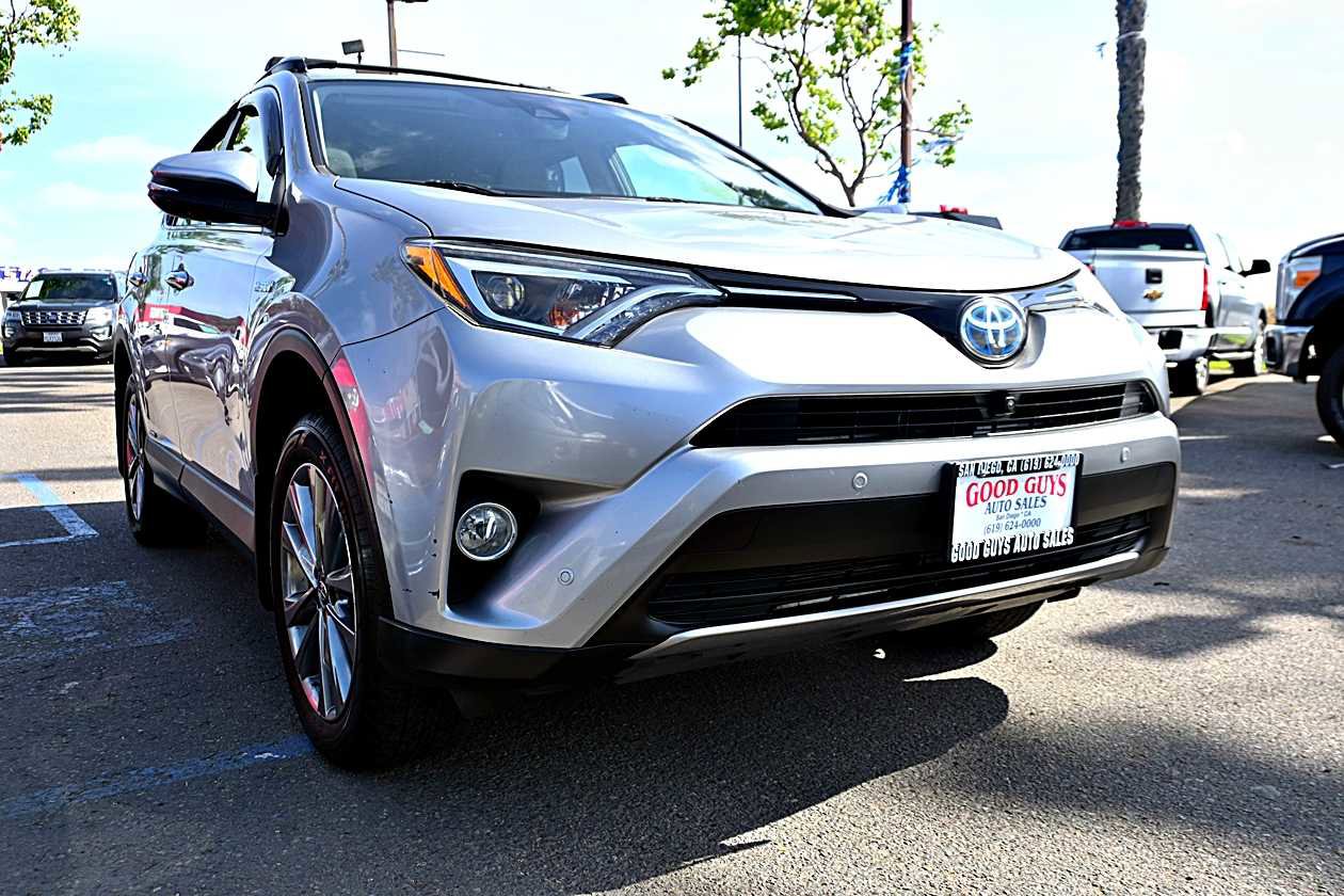 Used 2017 Toyota RAV4 Limited AWD/4WD image 3
