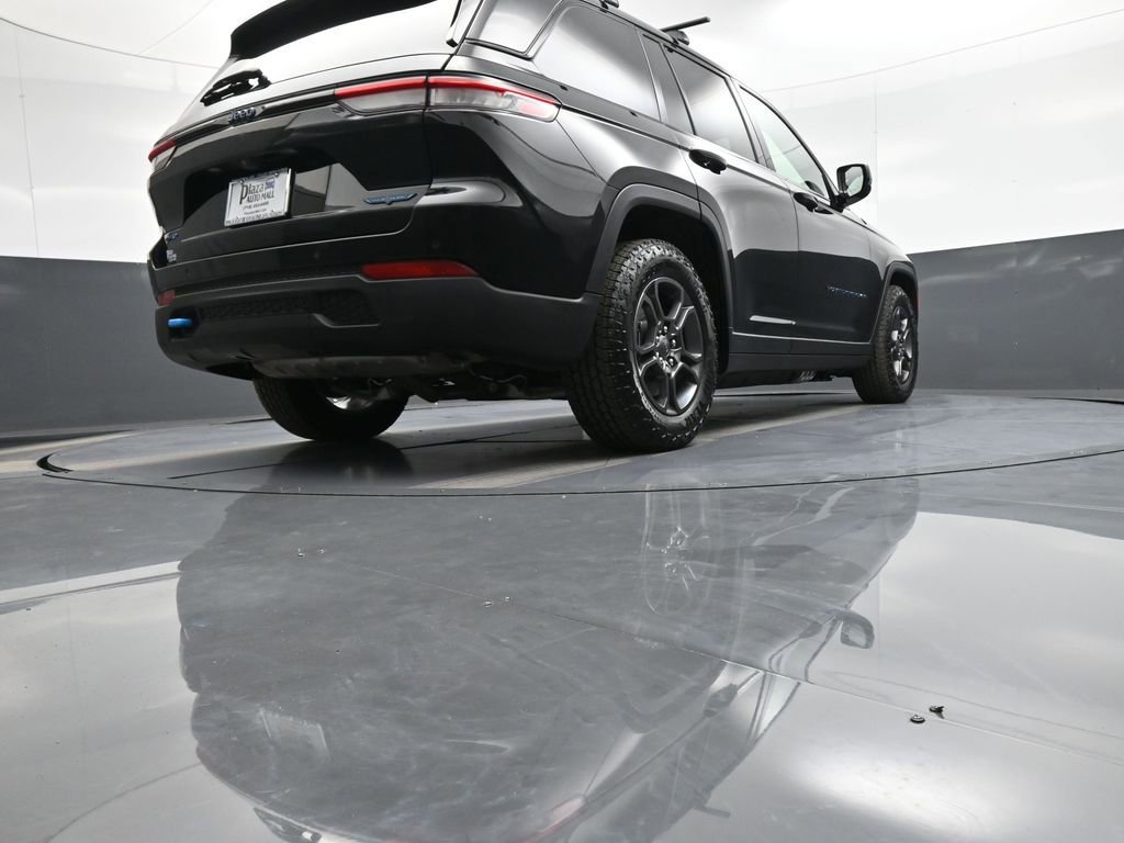 Used 2024 Jeep Grand Cherokee Trailhawk image 31