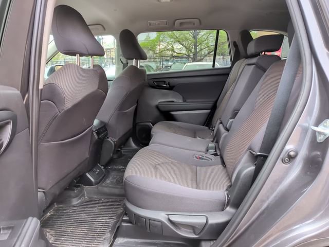 Used 2023 Toyota Highlander L FWD image 10