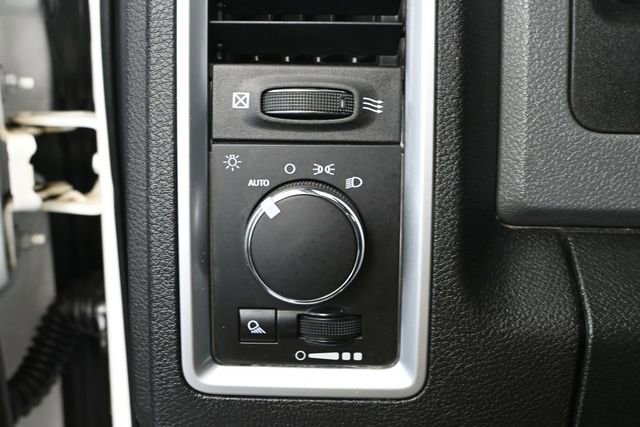 Used 2017 RAM 1500 Classic SLT AWD/4WD image 28