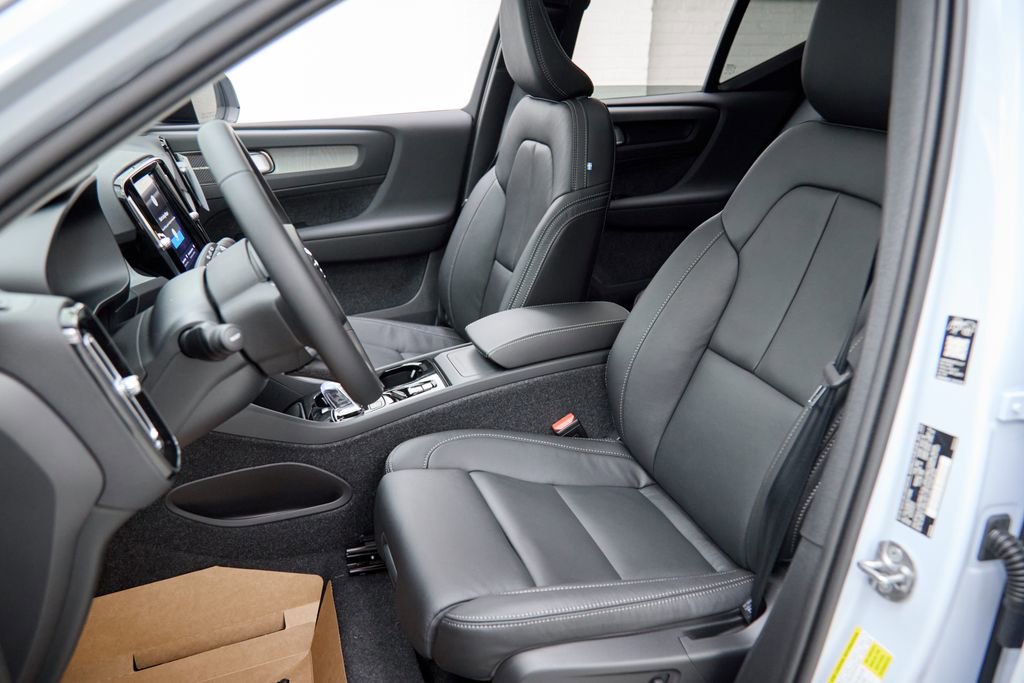 New 2026 Volvo XC40 B5 Ultra w/ Climate Package image 18