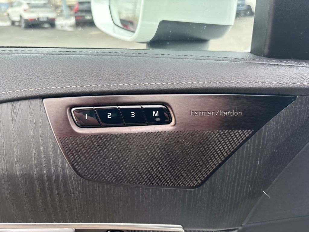 Certified 2024 Volvo XC90 T8 Ultimate w/ Protection Package Premier image 19