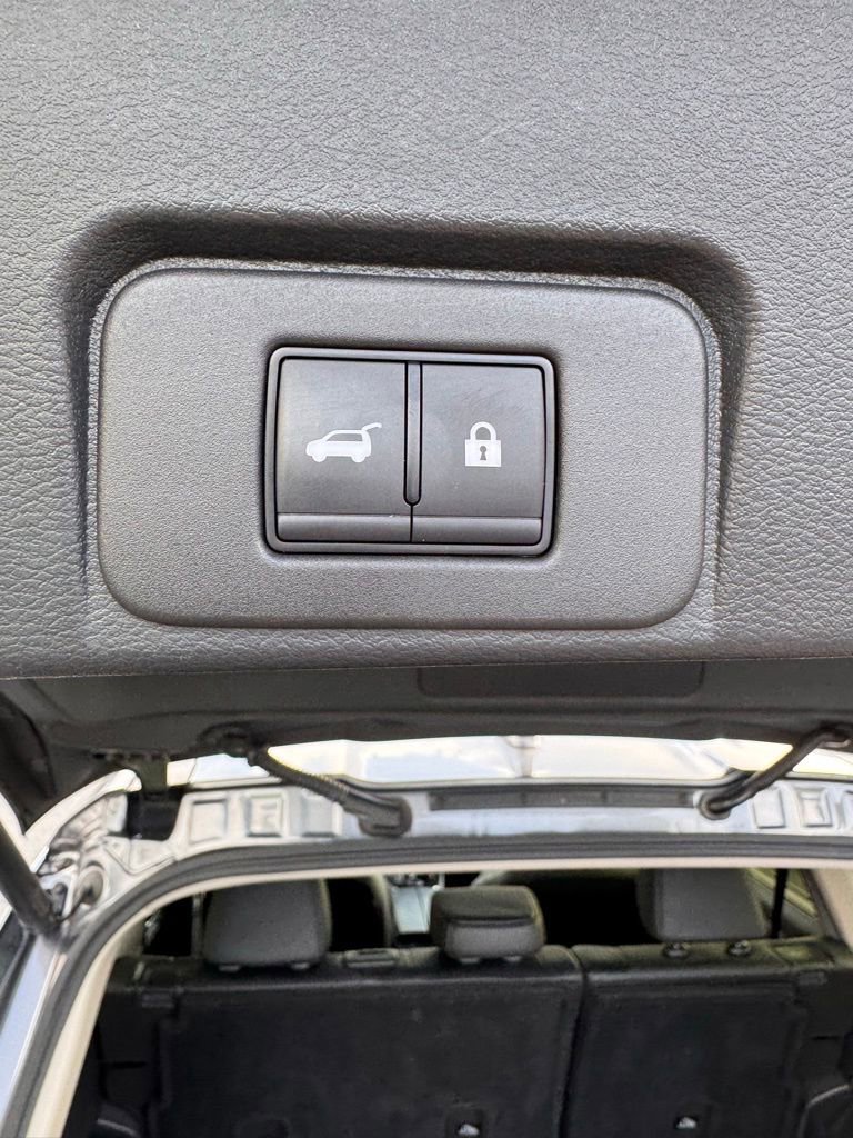 Used 2023 Nissan Rogue SV w/ SV Premium B Package image 16