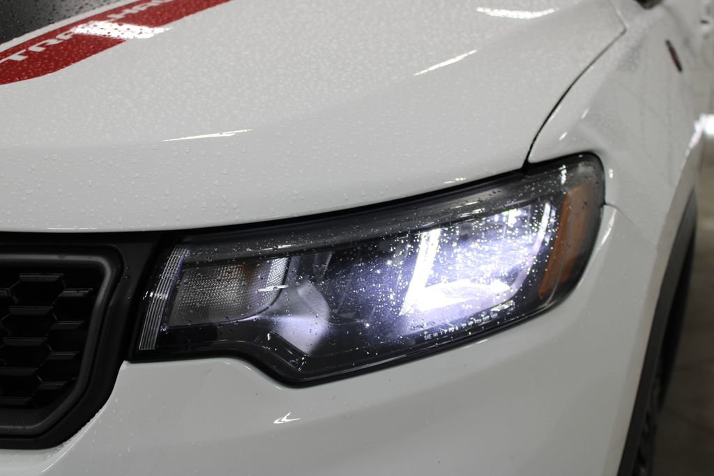 Used 2025 Jeep Compass Trailhawk image 13