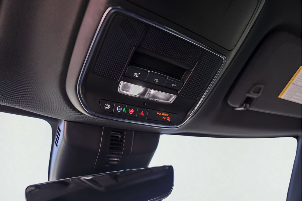 Used 2025 Buick Enclave Avenir w/ Super Cruise Package FWD image 23