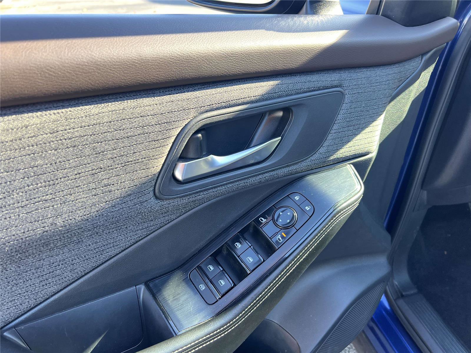 Used 2022 Nissan Rogue SV image 22