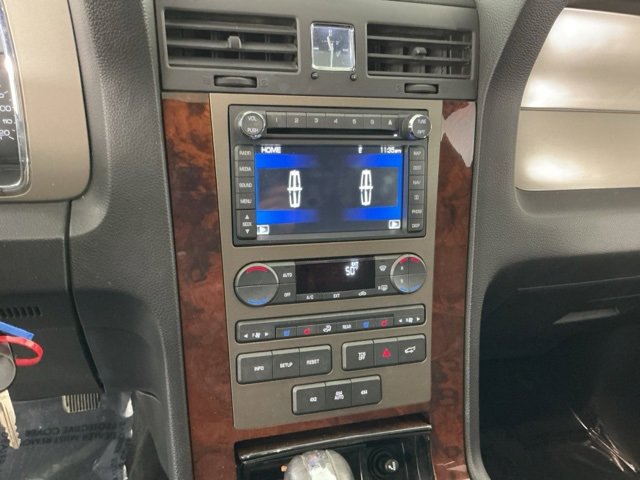 Used 2012 Lincoln Navigator 4WD image 17