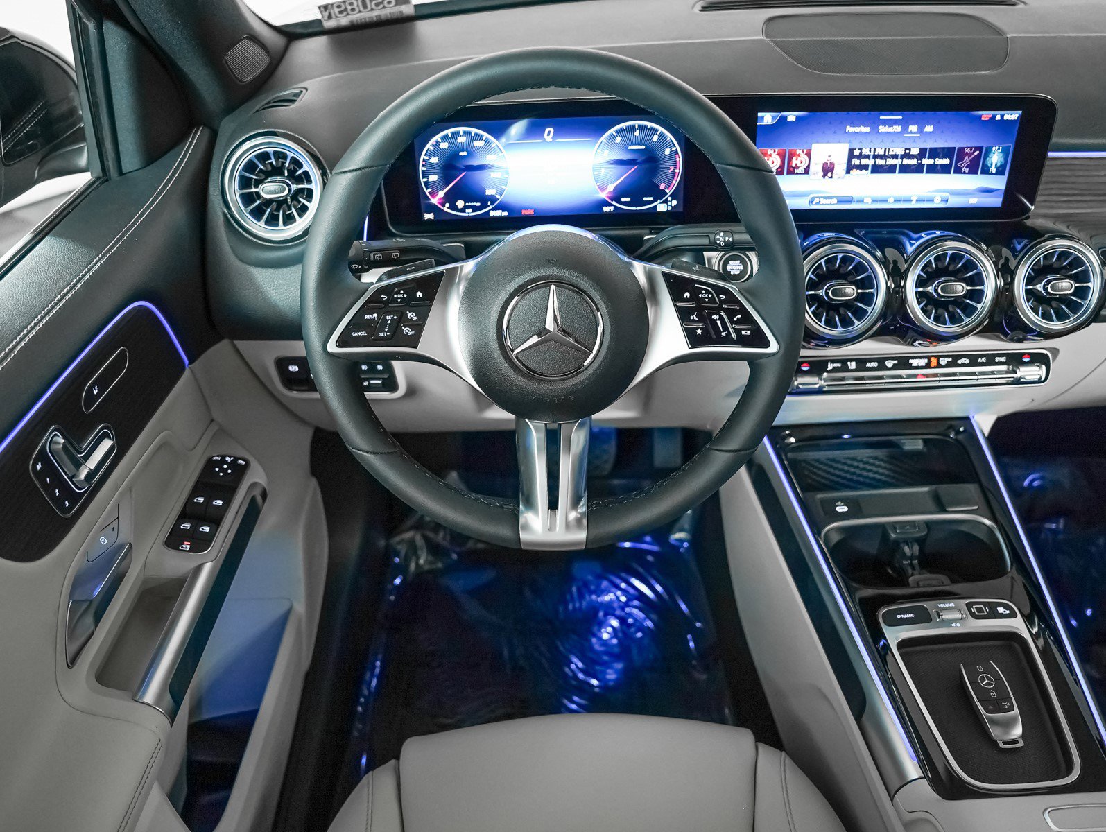 New 2025 Mercedes-Benz GLB 250 image 14