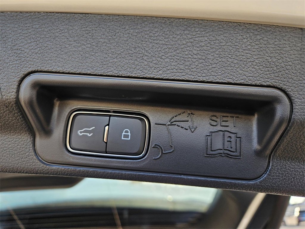 New 2026 Ford Explorer Platinum image 7