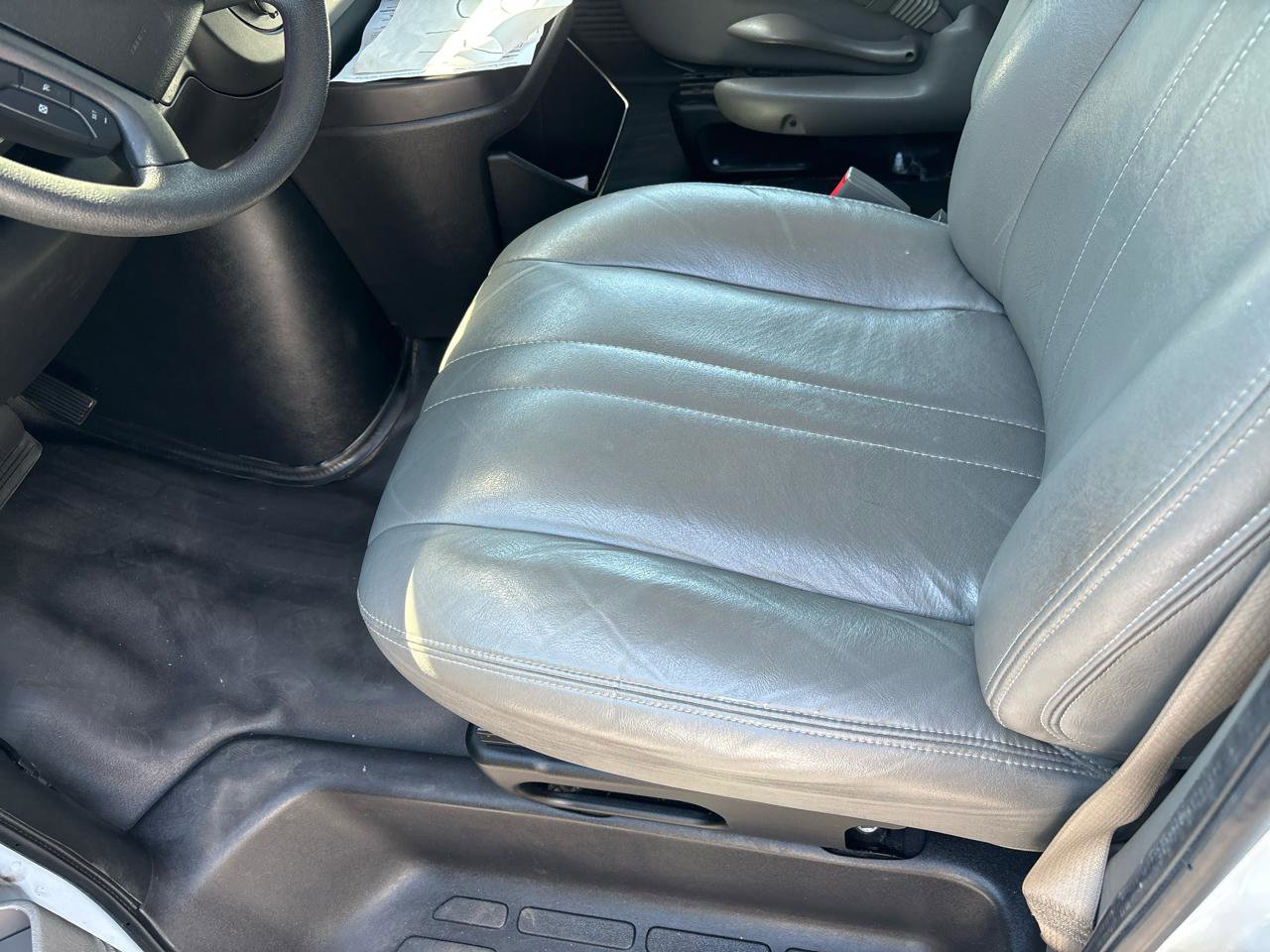 Used 2017 Chevrolet Express 2500 RWD image 14