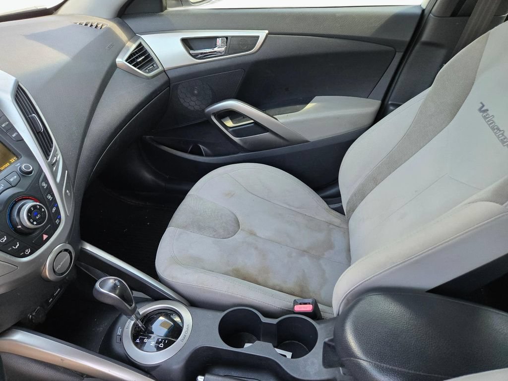 Used 2012 Hyundai Veloster FWD image 16