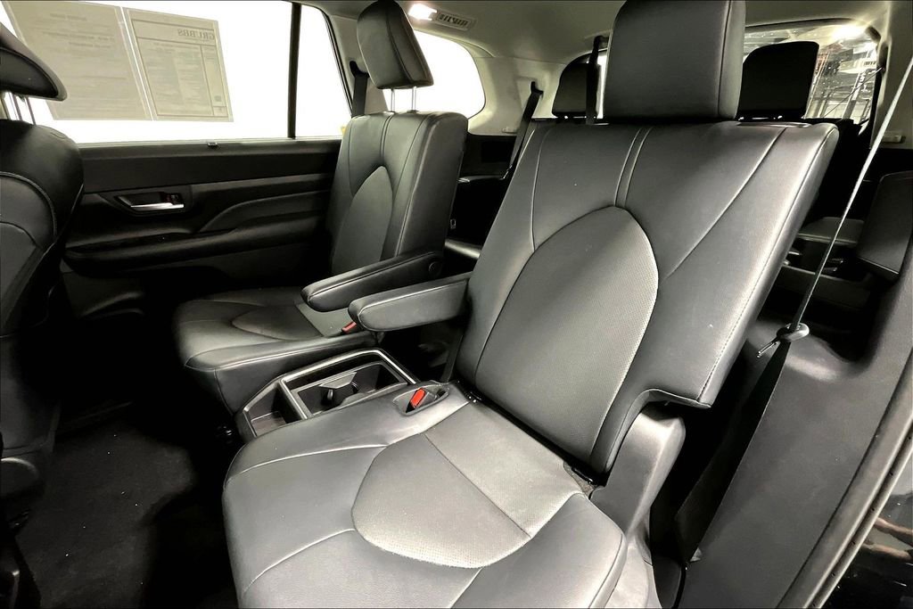 Used 2025 Toyota Grand Highlander AWD image 34