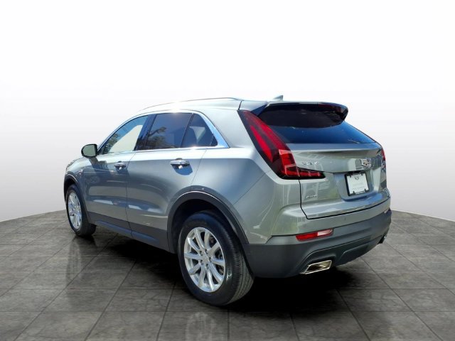 Used 2023 Cadillac XT4 Luxury w/ Cold Weather Package AWD/4WD image 3