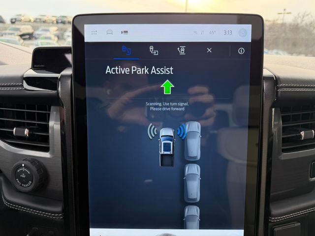 Used 2022 Ford F150 Lightning Platinum image 31